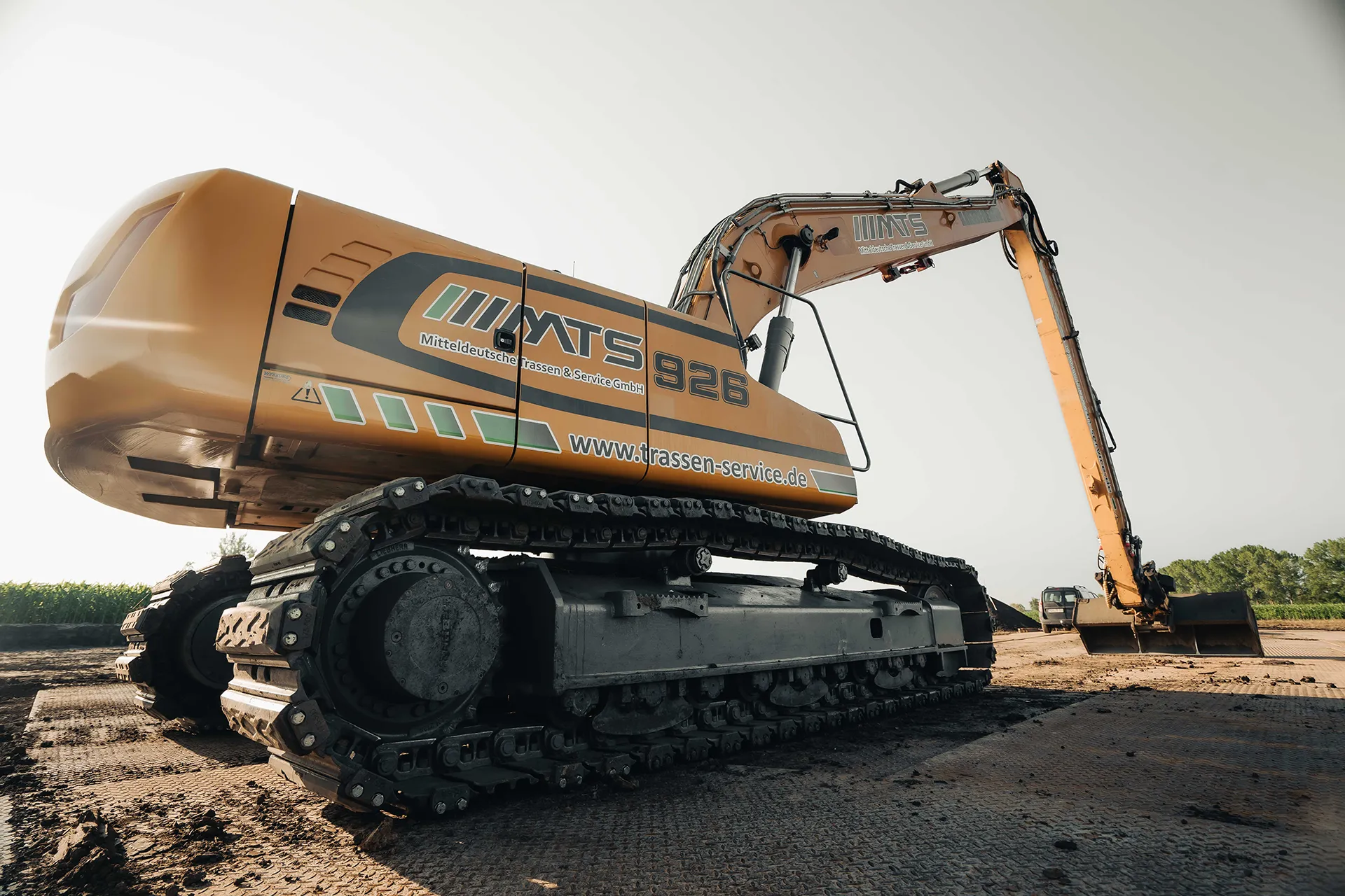 Großer Kettenbagger auf einer Baustelle