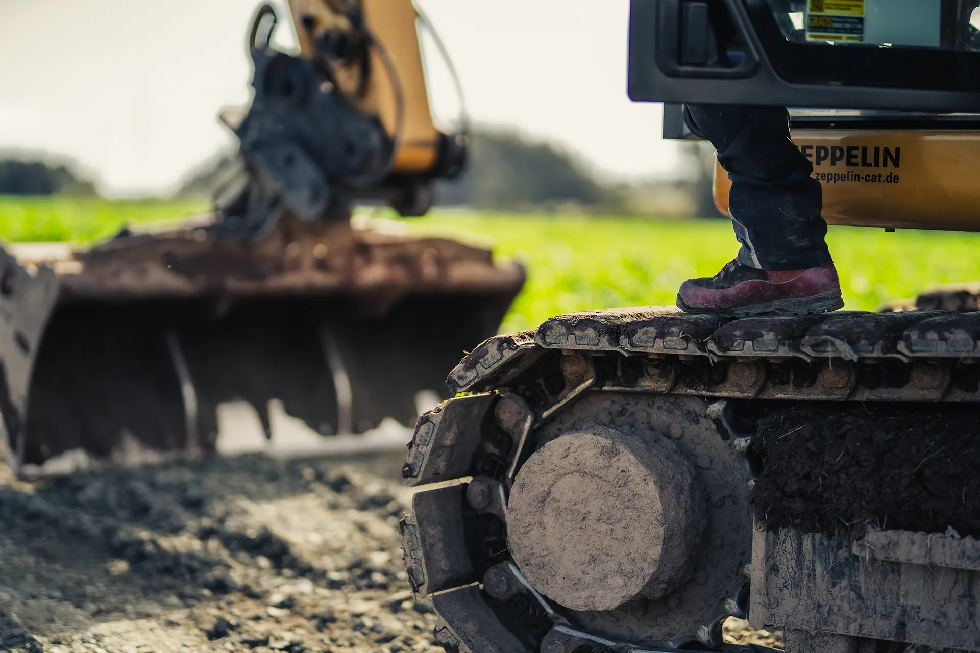 Detail einer Baumaschine mit Arbeiter