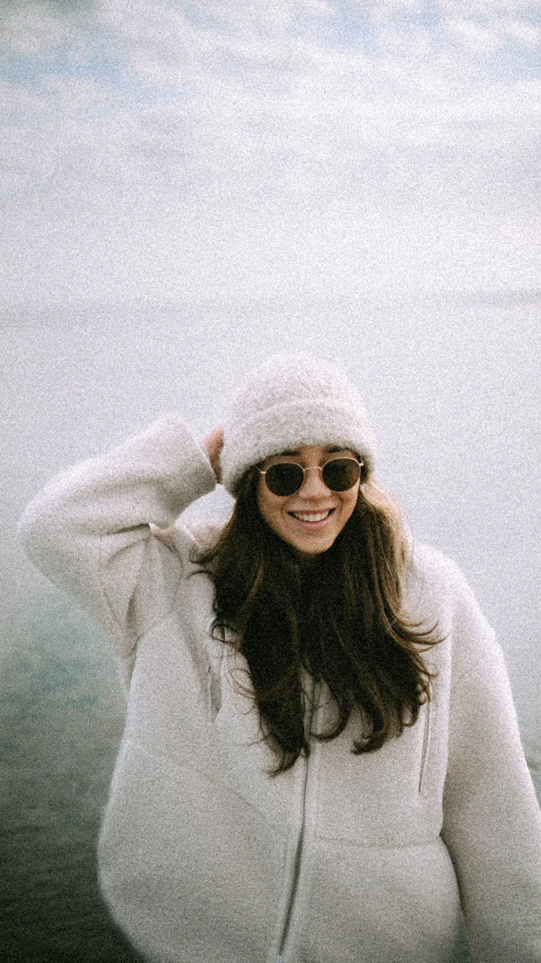 Portrait im Winter mit Mütze und Sonnenbrille